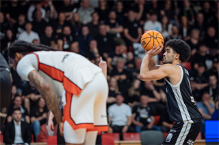 3. štvrťfinále TIPOS SBL: BC Prievidza - BC Komárno 75:73 (Vladimír Králik)