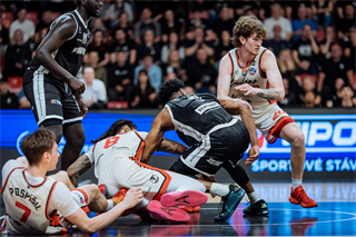 3. štvrťfinále TIPOS SBL: BC Prievidza - BC Komárno 75:73 (Vladimír Králik)