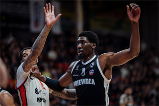 3. štvrťfinále TIPOS SBL: BC Prievidza - BC Komárno 75:73 (Vladimír Králik)