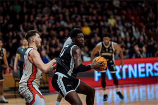 3. štvrťfinále TIPOS SBL: BC Prievidza - BC Komárno 75:73 (Vladimír Králik)