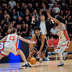3. štvrťfinále TIPOS SBL: BC Prievidza - BC Komárno 75:73 (Vladimír Králik)