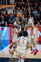 3. štvrťfinále TIPOS SBL: BC Prievidza - BC Komárno 75:73 (Vladimír Králik)