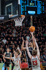 3. štvrťfinále TIPOS SBL: BC Prievidza - BC Komárno 75:73 (Vladimír Králik)