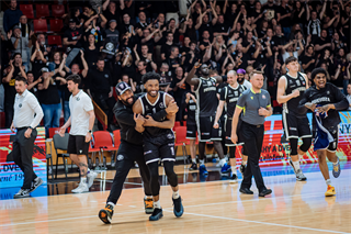 3. štvrťfinále TIPOS SBL: BC Prievidza - BC Komárno 75:73 (Vladimír Králik)