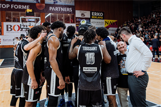 3. štvrťfinále TIPOS SBL: BC Prievidza - BC Komárno 75:73 (Vladimír Králik)