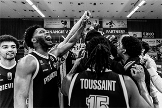 3. štvrťfinále TIPOS SBL: BC Prievidza - BC Komárno 75:73 (Vladimír Králik)