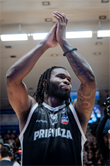 3. štvrťfinále TIPOS SBL: BC Prievidza - BC Komárno 75:73 (Vladimír Králik)