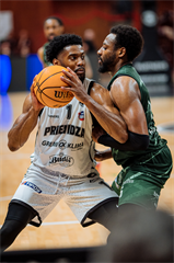 2. semifinále TIPOS SBL: BC Prievidza - Patrioti Levice 75:94 (Vladimír Králik)