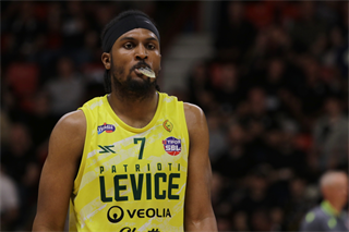 4. semifinále TIPOS SBL: BC Prievidza : Patrioti Levice 66:77 (Ladislav Szibilla)