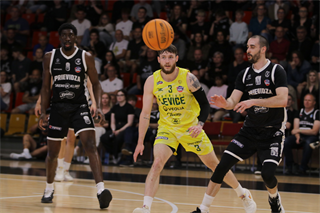 4. semifinále TIPOS SBL: BC Prievidza : Patrioti Levice 66:77 (Ladislav Szibilla)