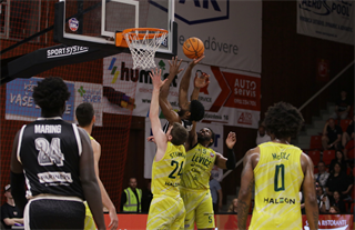 4. semifinále TIPOS SBL: BC Prievidza : Patrioti Levice 66:77 (Ladislav Szibilla)