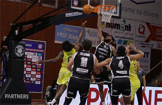 4. semifinále TIPOS SBL: BC Prievidza : Patrioti Levice 66:77 (Ladislav Szibilla)