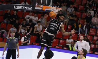 4. semifinále TIPOS SBL: BC Prievidza : Patrioti Levice 66:77 (Ladislav Szibilla)