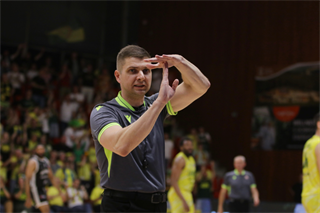 4. semifinále TIPOS SBL: BC Prievidza : Patrioti Levice 66:77 (Ladislav Szibilla)