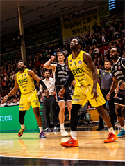 4. semifinále TIPOS SBL: BC Prievidza - Patrioti Levice 66:77 (Dávid Bakos, Michal Huba)