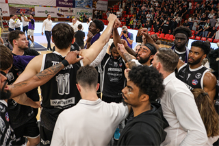 4. semifinále TIPOS SBL: BC Prievidza - Patrioti Levice 66:77 (Dávid Bakos, Michal Huba)