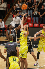4. semifinále TIPOS SBL: BC Prievidza - Patrioti Levice 66:77 (Dávid Bakos, Michal Huba)