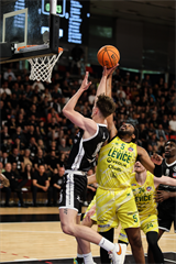 4. semifinále TIPOS SBL: BC Prievidza - Patrioti Levice 66:77 (Dávid Bakos, Michal Huba)