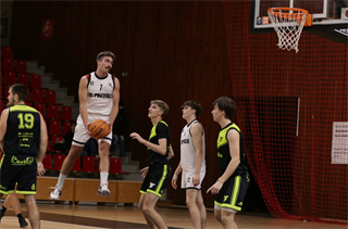 1. liga: BC Prievidza B - BK AS Trenčín U23 107:59 (foto: Ladislav Szibilla)	