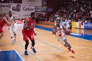 3. zápas play off Eurovia SBL: BC Prievidza - MBK Rieker Com-Therm Komárno 74:80 (foto: Vladimír Králik)
