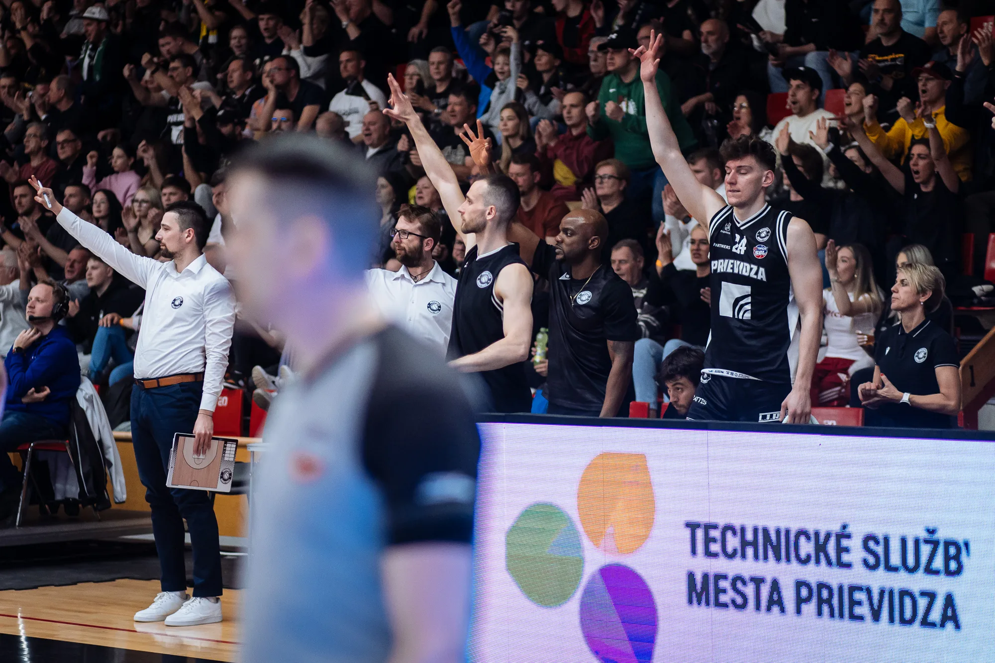 UVOĽŇUJEME DO PREDAJA EXTRA LÍSTKY 1 nitrabw3 158