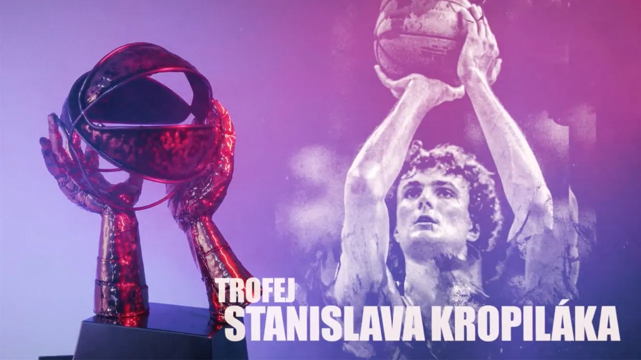 Majster sa poteší z novej trofeje, ktorá nesie meno po legende Stanislavovi Kropilákovi 1 trofej stanislava kropilaka