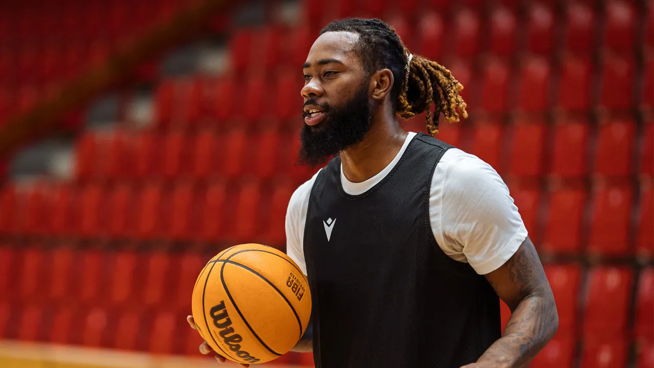 Mikeal Brown-Jones nebude pôsobiť v našom tíme 1 mikeal brown jones