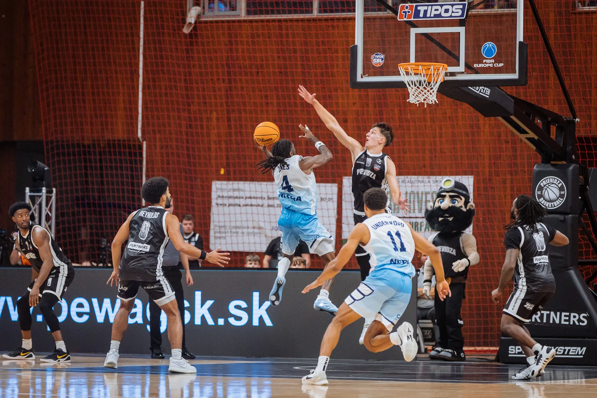 Tesná koncovka v prospech Blue Wings 1 eo3a3324 34388